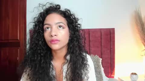 Snapshot of antonellahall_ chatting on 09/17/25, 12:07 AntonellaHall online show from 09/17/25, 12:07