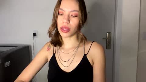 Snapshot of antonellarossii_ chatting on 12/26/24, 11:43 Antonella online show from 12/26/24, 11:43