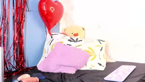 Snapshot of antonellasmith0 chatting on 02/17/25, 12:48 ANTO online show from 02/17/25, 12:48