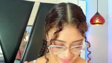 Snapshot of antonellepiercee chatting on 03/05/25, 11:38 A N T O N E L L E online show from 03/05/25, 11:38