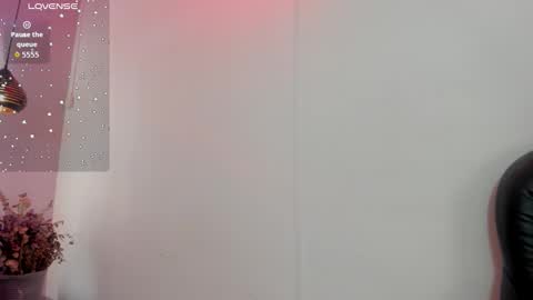 Snapshot of antonellepiercee chatting on 09/17/25, 11:45 A N T O N E L L E online show from 09/17/25, 11:45