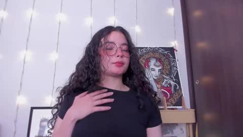 Snapshot of antoniart_ chatting on 10/07/25, 02:09 Antonia online show from 10/07/25, 02:09