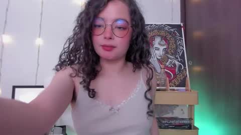 Snapshot of antoniart_ chatting on 10/09/25, 01:58 Antonia online show from 10/09/25, 01:58