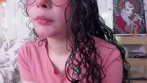 Snapshot of antoniart_ chatting on 10/28/25, 01:53 Antonia online show from 10/28/25, 01:53