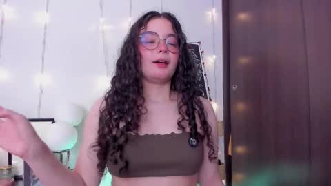 Snapshot of antoniart_ chatting on 10/30/25, 02:13 Antonia online show from 10/30/25, 02:13