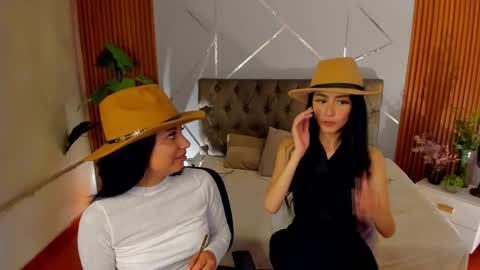 Snapshot of antonnellae chatting on 10/22/25, 05:30 Antonella online show from 10/22/25, 05:30