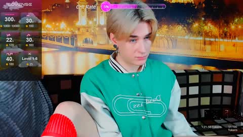 Snapshot of antonylewis chatting on 12/30/24, 06:05 YummyTony online show from 12/30/24, 06:05