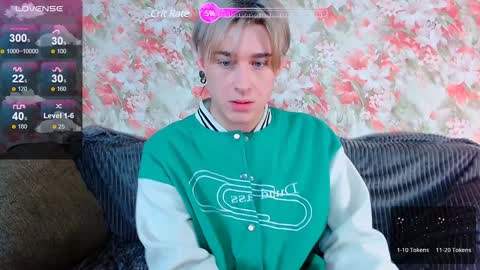 Snapshot of antonylewis chatting on 01/06/25, 08:07 YummyTony online show from 01/06/25, 08:07