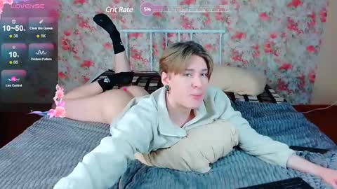 Snapshot of antonylewis chatting on 03/10/25, 08:01 YummyTony online show from 03/10/25, 08:01