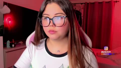   Independent model  online show from 10/30/25, 10:38