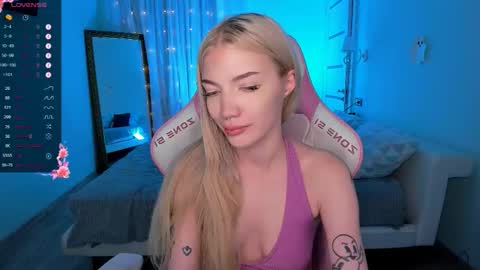 Anya online show from 11/11/25, 02:44