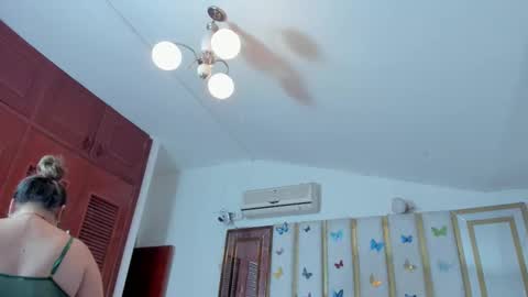 Snapshot of anyelamature chatting on 11/10/25, 02:43 Anyela online show from 11/10/25, 02:43