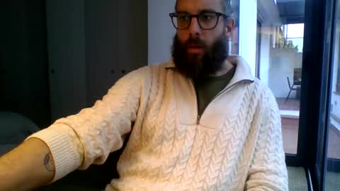 Snapshot of apc_3 chatting on 11/18/25, 08:19 apc_3 online show from 11/18/25, 08:19