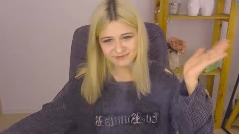 Snapshot of apheliastar chatting on 10/24/25, 02:57 ApheliaStar online show from 10/24/25, 02:57