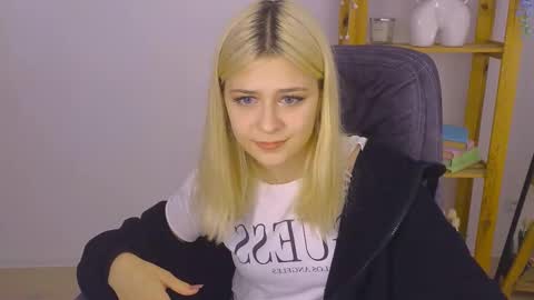 Snapshot of apheliastar chatting on 10/25/25, 11:07 ApheliaStar online show from 10/25/25, 11:07