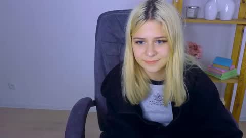 Snapshot of apheliastar chatting on 10/27/25, 04:22 ApheliaStar online show from 10/27/25, 04:22