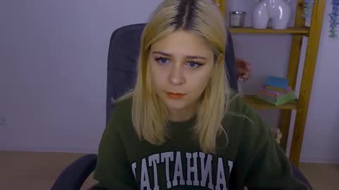 Snapshot of apheliastar chatting on 10/28/25, 03:58 ApheliaStar online show from 10/28/25, 03:58