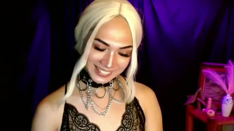 Snapshot of aphr0dite_x chatting on 01/20/25, 11:24 Roman Goddess online show from 01/20/25, 11:24