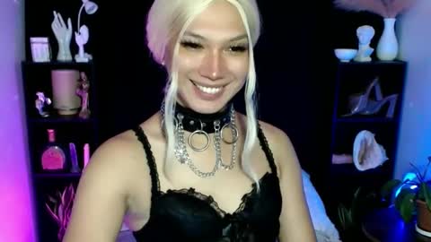 Snapshot of aphr0dite_x chatting on 02/24/25, 11:32 Roman Goddess online show from 02/24/25, 11:32