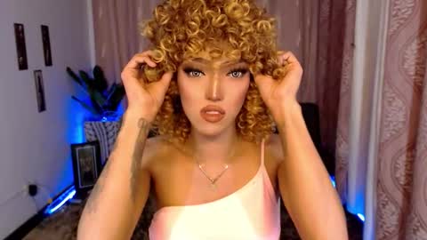 Snapshot of aphrodite_may chatting on 09/14/25, 07:13 kathryn online show from 09/14/25, 07:13