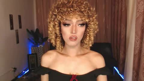 Snapshot of aphrodite_may chatting on 09/22/25, 11:29 kathryn online show from 09/22/25, 11:29