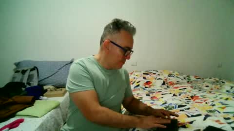Snapshot of apixaba chatting on 12/31/24, 11:39 furry bear online show from 12/31/24, 11:39
