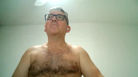 Snapshot of apixaba chatting on 02/21/25, 10:15 furry bear online show from 02/21/25, 10:15