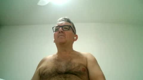 Snapshot of apixaba chatting on 02/24/25, 09:52 furry bear online show from 02/24/25, 09:52