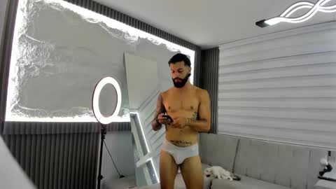 Snapshot of apolo_bianco_ chatting on 02/23/25, 03:35 APOLO online show from 02/23/25, 03:35