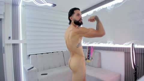 Snapshot of apolo_bianco_ chatting on 02/28/25, 07:05 APOLO online show from 02/28/25, 07:05