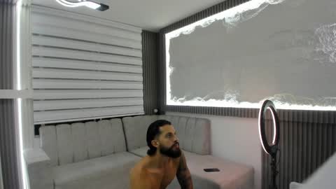 Snapshot of apolo_bianco_ chatting on 03/01/25, 04:15 APOLO online show from 03/01/25, 04:15