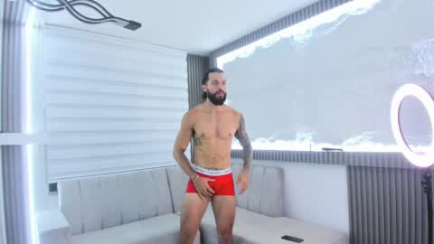 Snapshot of apolo_bianco_ chatting on 03/09/25, 01:35 APOLO online show from 03/09/25, 01:35