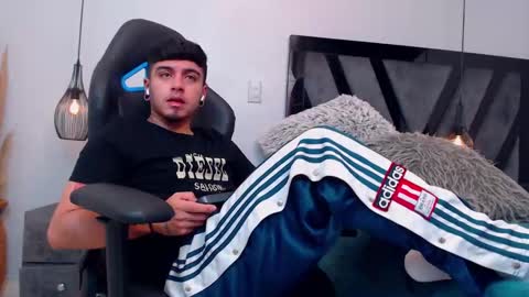 Apolo online show from 10/17/25, 04:20