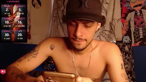 Snapshot of apolo_s chatting on 10/26/25, 03:07 Andres online show from 10/26/25, 03:07