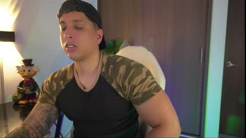 Snapshot of appolo_allen chatting on 10/26/25, 05:46 insta appolo master online show from 10/26/25, 05:46