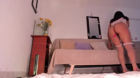 Snapshot of aprettyy chatting on 09/22/25, 03:03 Anny online show from 09/22/25, 03:03