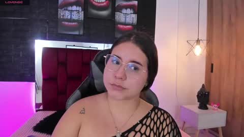 Snapshot of april1_sc chatting on 02/17/25, 01:42 April SC online show from 02/17/25, 01:42