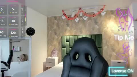  April  online show from 10/23/25, 01:32