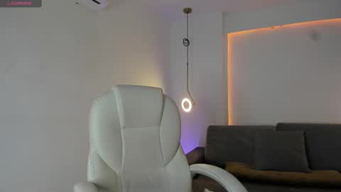 Snapshot of april_ebony18_ chatting on 03/12/25, 10:26 April online show from 03/12/25, 10:26