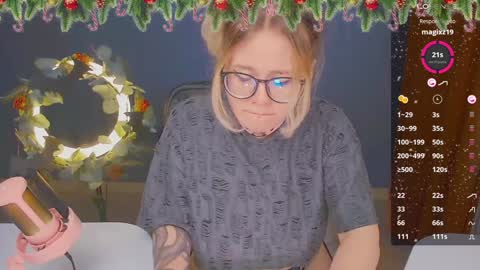 Snapshot of april_hentaigirl chatting on 12/22/24, 07:21 my special content online show from 12/22/24, 07:21