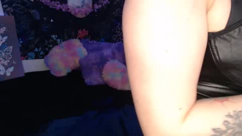 april_l6 online show from 11/22/25, 10:09