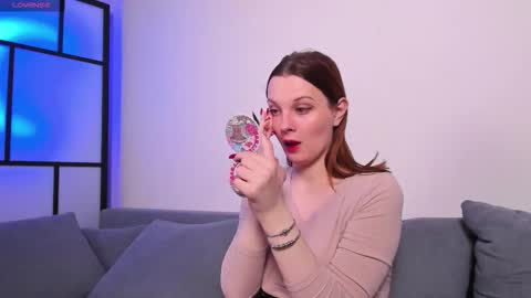 Snapshot of aprilavery chatting on 10/04/25, 03:43 April online show from 10/04/25, 03:43