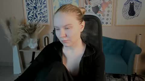 April. All year round.  online show from 09/10/25, 02:00