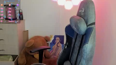 Snapshot of aqua_emilly chatting on 02/25/25, 02:25 aqua emilly online show from 02/25/25, 02:25