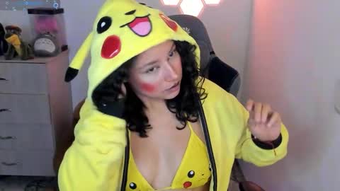 Snapshot of aqua_emilly chatting on 10/26/25, 12:05 aqua emilly online show from 10/26/25, 12:05