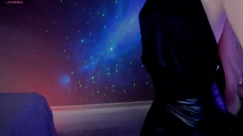 aqualen online show from 11/19/25, 10:04