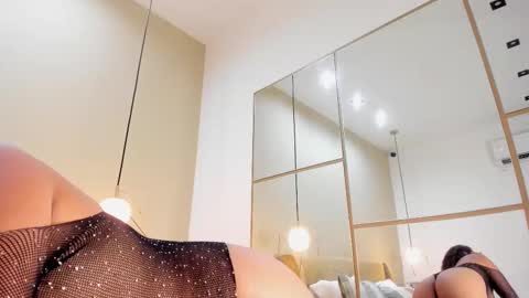 Snapshot of ara_ferrer chatting on 11/19/25, 07:58 Ara Ferrer online show from 11/19/25, 07:58