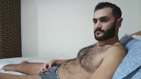 Snapshot of arabhairy90 chatting on 01/29/25, 02:32 hairycub online show from 01/29/25, 02:32
