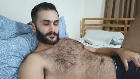Snapshot of arabhairy90 chatting on 02/19/25, 03:27 hairycub online show from 02/19/25, 03:27