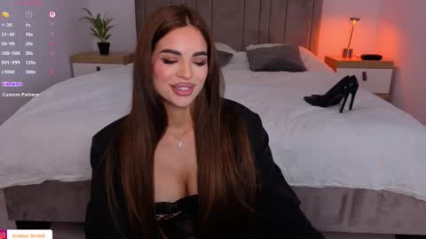 Snapshot of arabian_beautyy chatting on 11/14/25, 09:19 IsaBella online show from 11/14/25, 09:19